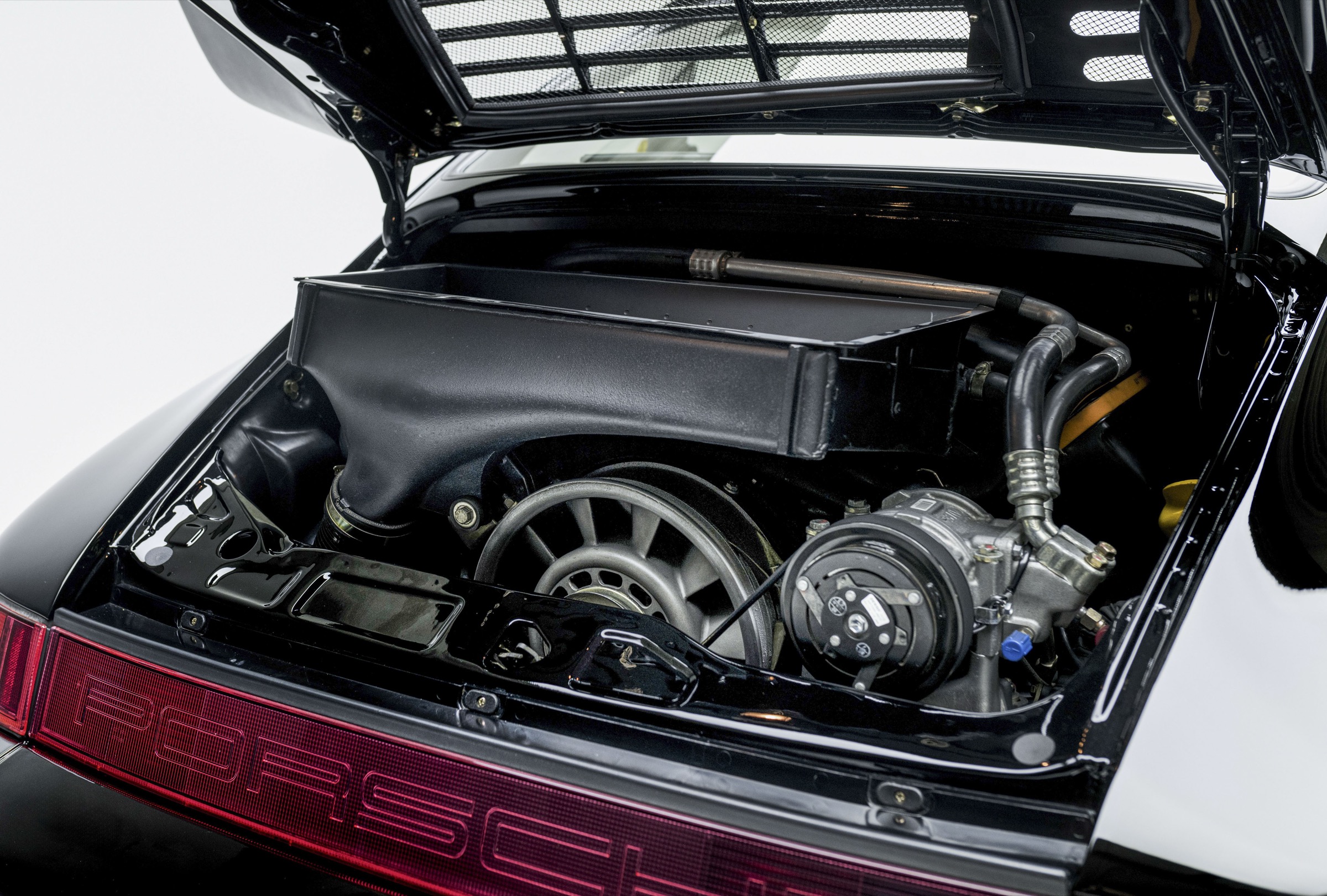 Triple Black 964 turbo — detail