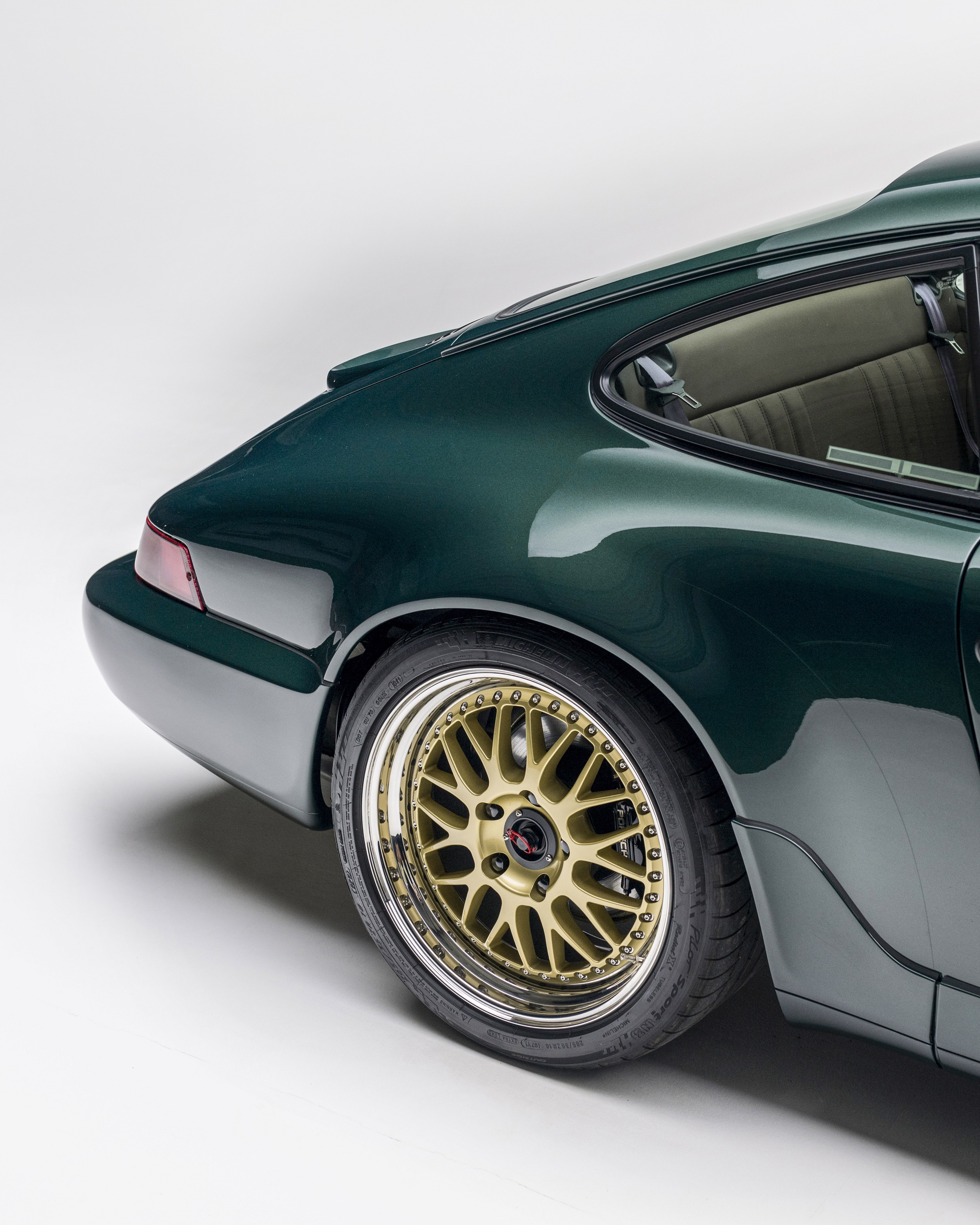 Green and Gold 964 C4 — interior