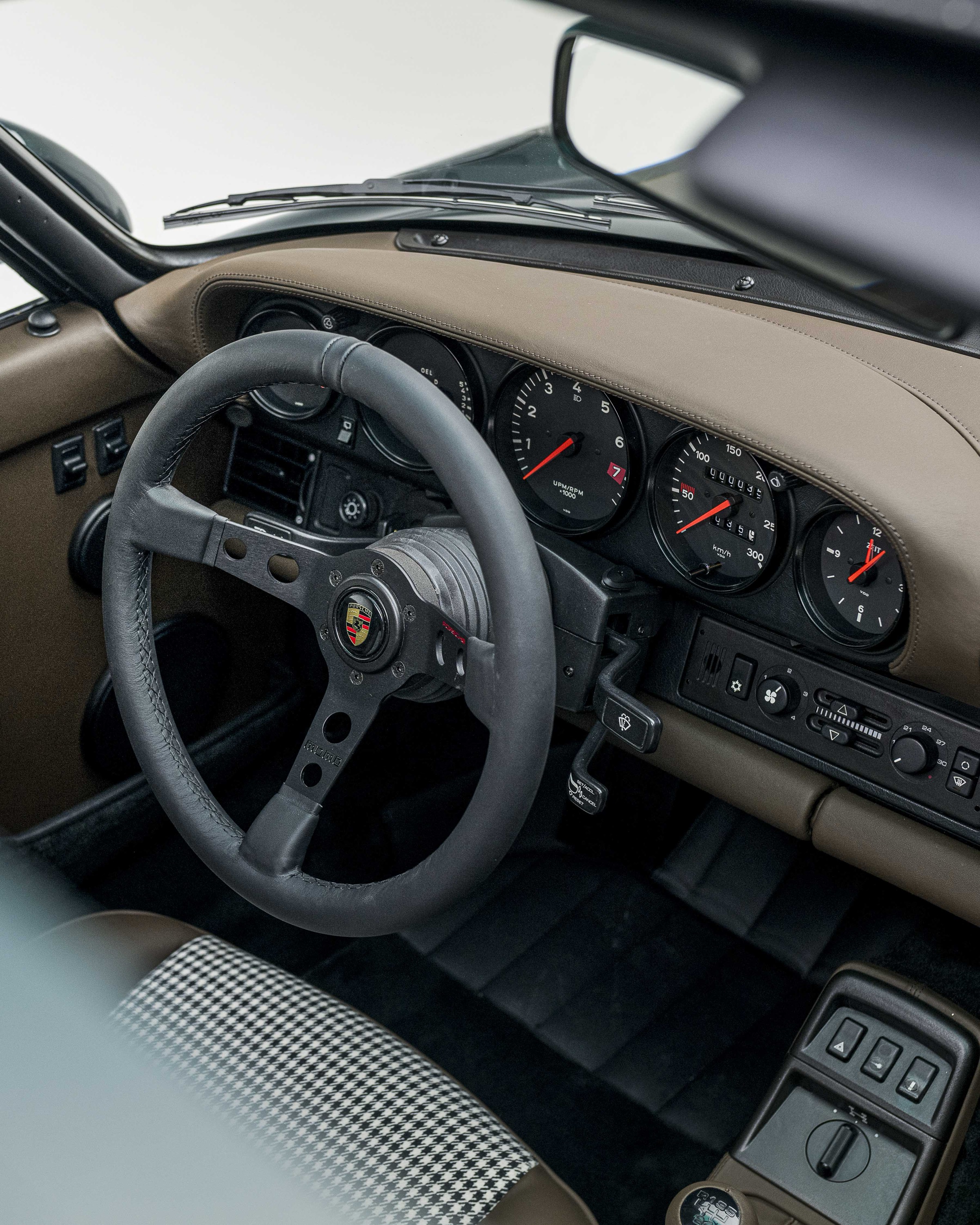 964 C2 on BBS interior